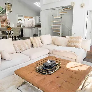 Villa Stunning Mediterranean Mansion In Laurel Canyon, Los Angeles